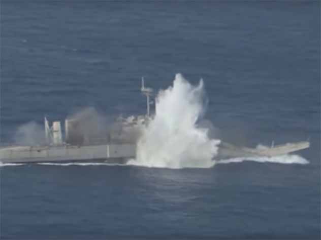 Десантный корабль USS Racine затопили во время учений