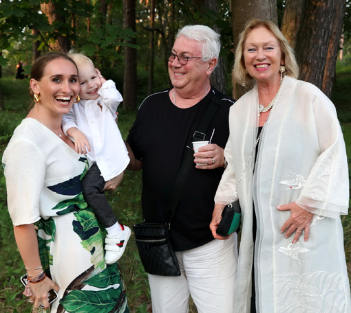 Владимир Винокур с женой, дочерью и внуком