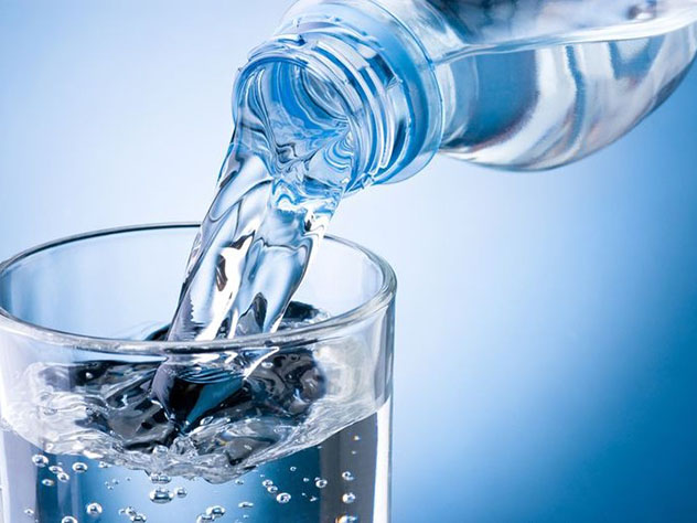 Депутаты предложили зафиксировать стоимость полулитровой бутылки воды на уровне 15 рублей