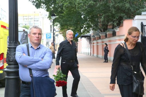 Вениамин Смехов на прощании с Войновичем