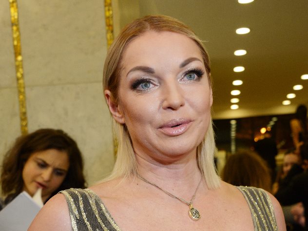 Анастасия Волочкова показала фото на диване