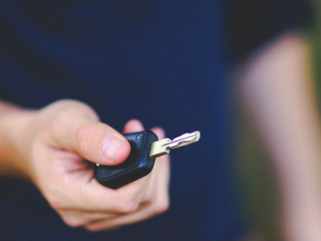 Минюст не поддержал идею запрещать должникам сдавать на права