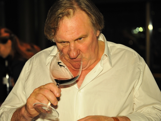 депардье, вино от звезд, варум, михалков