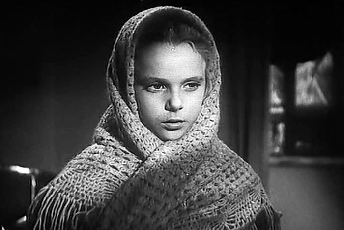 Кадр из фильма «Жила-была девочка», 1944 г.