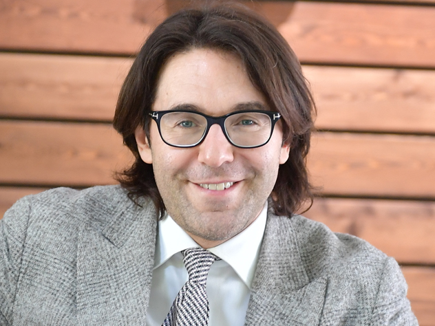 Андрей Малахов заинтриговал фото с малышом