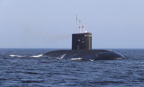 Дизель-электрическая подводная лодка проекта 877 "Владикавказ". Источник: Wikimedia.org / Пресс-служба президента России