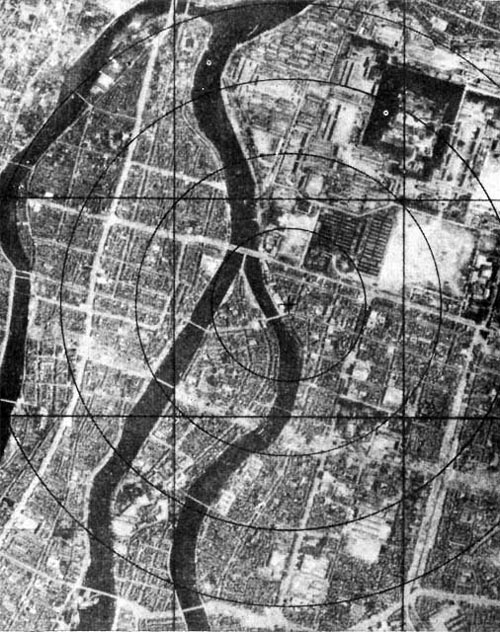 Кадр аэрофотосъемки Хиросимы после ядерного взрыва. Источник: wikimedia.org