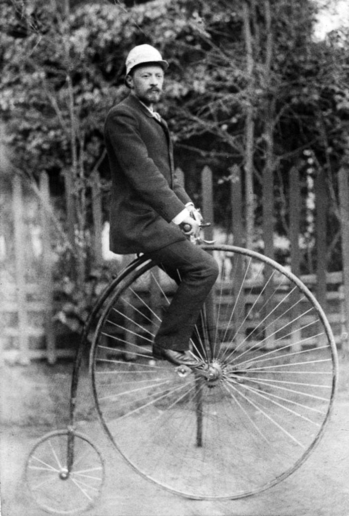Шухов на велосипеде «Паук». Источник: wikimedia.org
