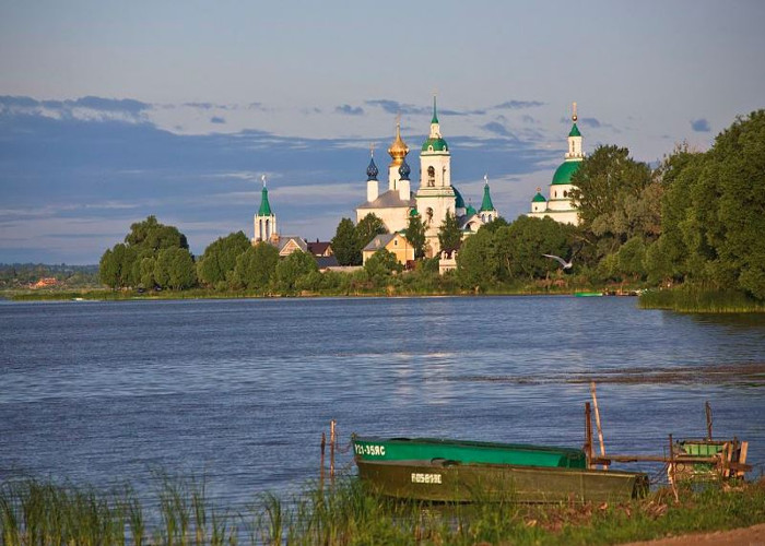 Озеро Неро. Вид на Спасо-Яковлевский монастырь