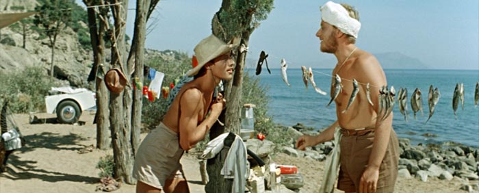 Андрей Миронов (справа), посмотрев материал к фильму «Три плюс два» (1963 г.), был очень расстроен тем, как выглядит на экране. Кадр из фильма