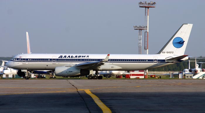 Ту-204 компании «Дальавиа» на взлетной полосе. Права на фото Aeroprints.com.wikimedia.org