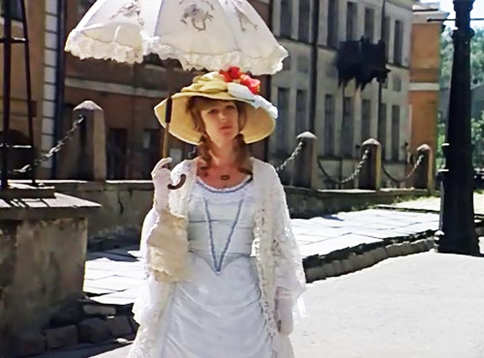 Кадр из фильма «Соломенная шляпка», 1974 г.