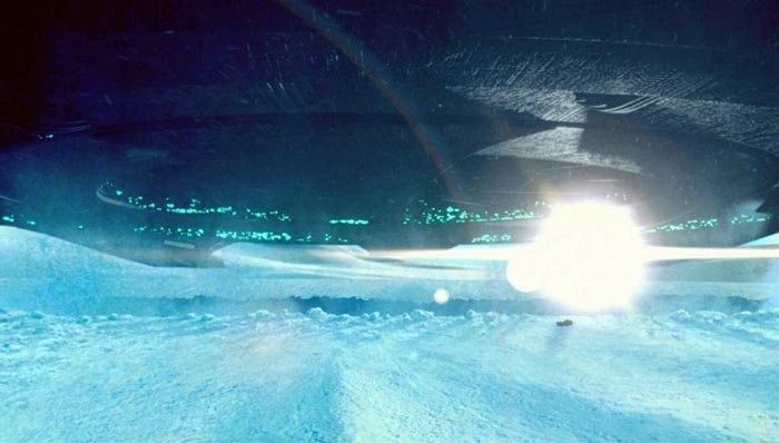 Кадр из сериала «Секретные материалы» (1998)