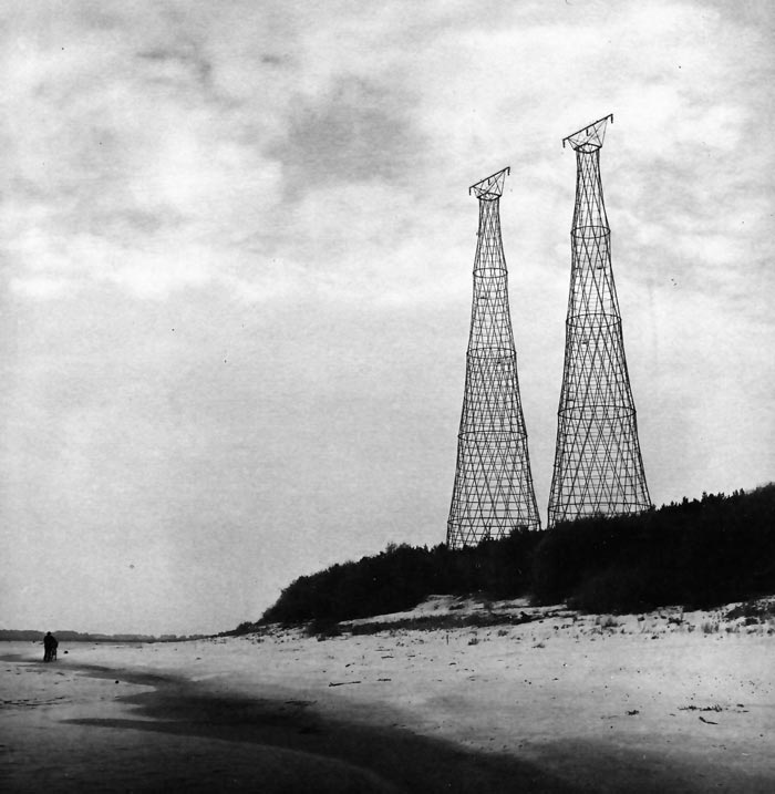 Башни-близнецы Шухова на берегу Оки, фото IgorKazus, 1988 год. Источник: wikimedia.org