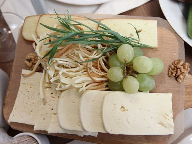 Ученые нашли в Египте древнейший сыр