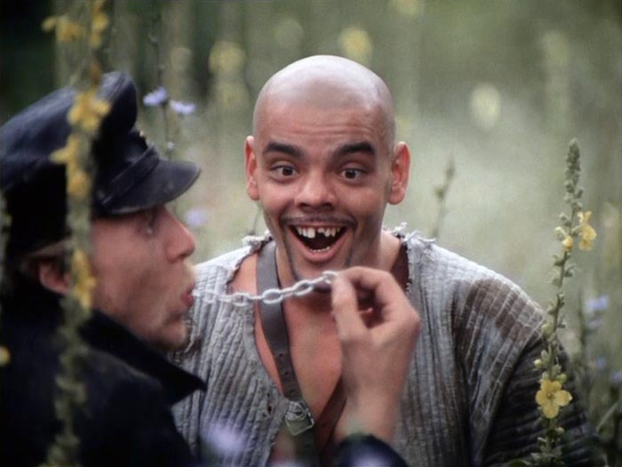 В роли Каюма в фильме «Свой среди чужих, чужой среди своих», 1974 г.