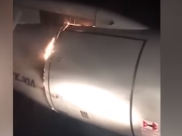 Видео посадки самолета с горящим двигателем