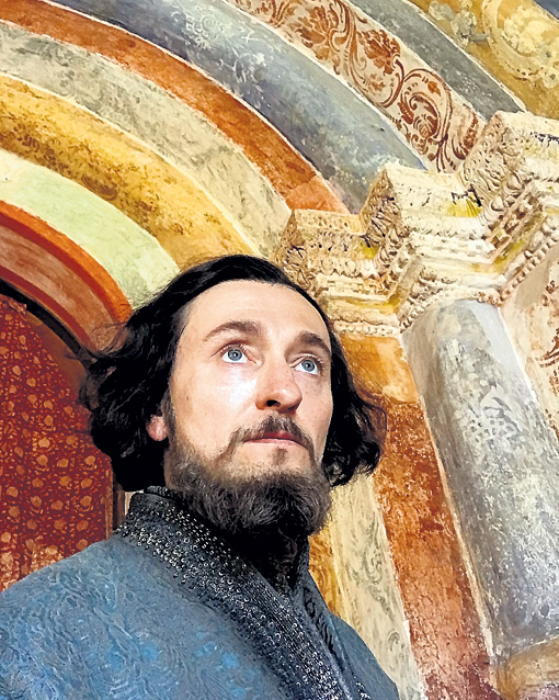 Похож он тут на Годунова?