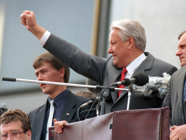 Наина Ельцина прокомментировала заявление о попытке мужа сбежать из-за путча