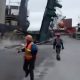Многотонная конструкция упала на причал с рабочими в Новороссийске