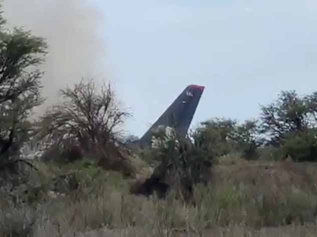 Все пассажиры разбившегося самолета выжили