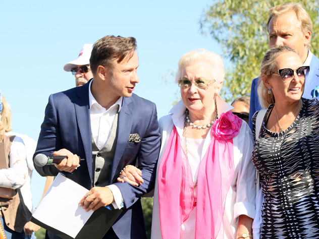 Ведущие конкурса Алексей Романов и Анна Шатилова