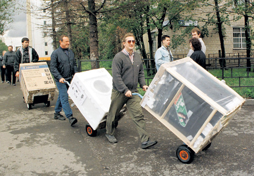 Кому-то удалось купить в августе бытовую технику по старым ценам, перепродав ее потом втридорога