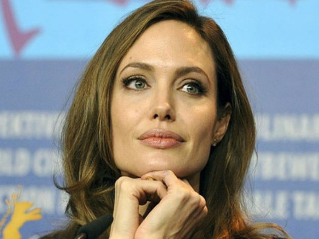 Анджелина Джоли попала в клинику с психическим расстройством