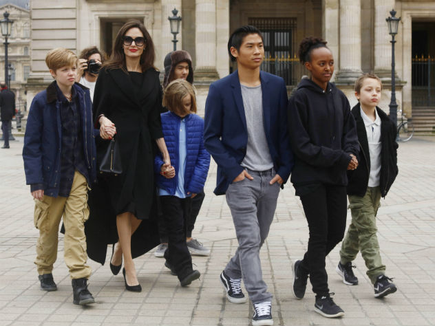 Анджелина Джоли с детьми