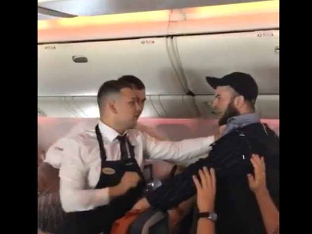 Взбешенный пассажир атаковал бортпроводника самолета «Аэрофлота»