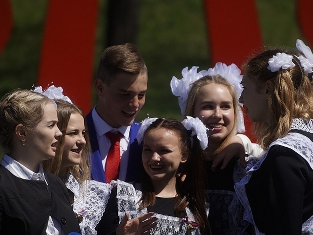 Сколько россияне тратят на подготовку детей к школе