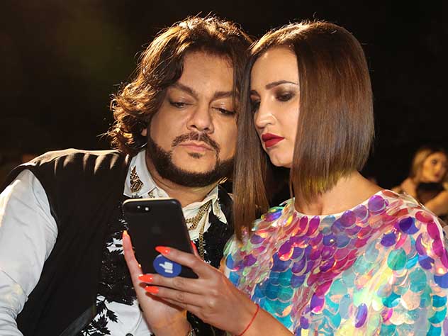 Детям не разрешают слушать Бузову и Киркорова на дискотеках