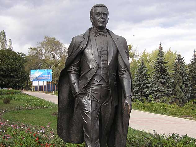 Скульптор Александр Рожников рассказал о том, каким видит памятник Иосифу Кобзону