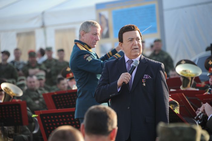 Иосиф Кобзон в Сирии (авиабаза Хмеймим)