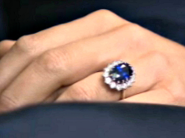 Стало известно, почему помолвочное кольцо Дианы не любили в королевской семье - Экспресс газета