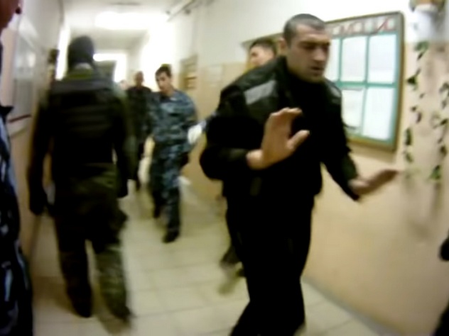 Новое видео избиения заключенных в ярославской колонии