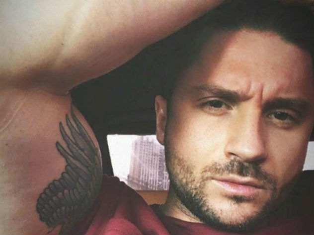 Сергей показал в сети свою руку-базуку