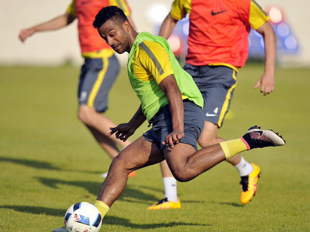 Любовницы известного футболиста требуют от него огромные алименты на детей