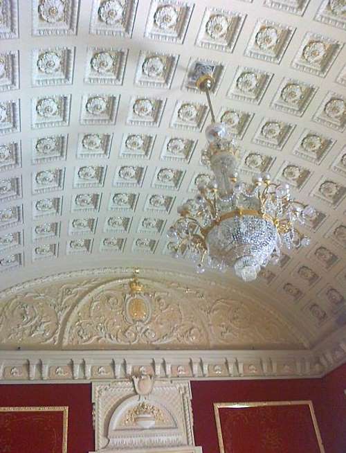 Люстра в одном из помещений Большого театра