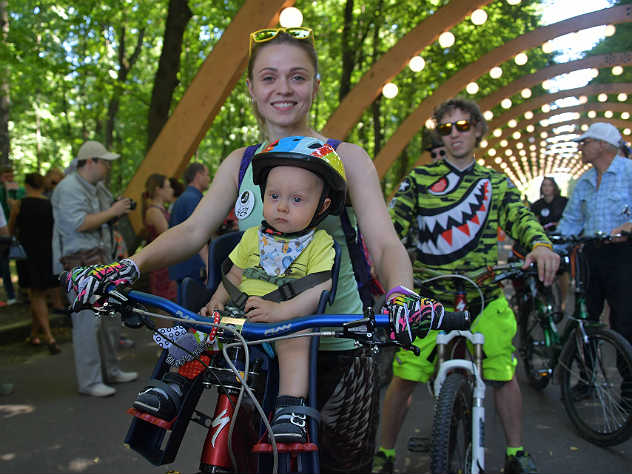 Выплаты по уходу за ребенком могут продлить