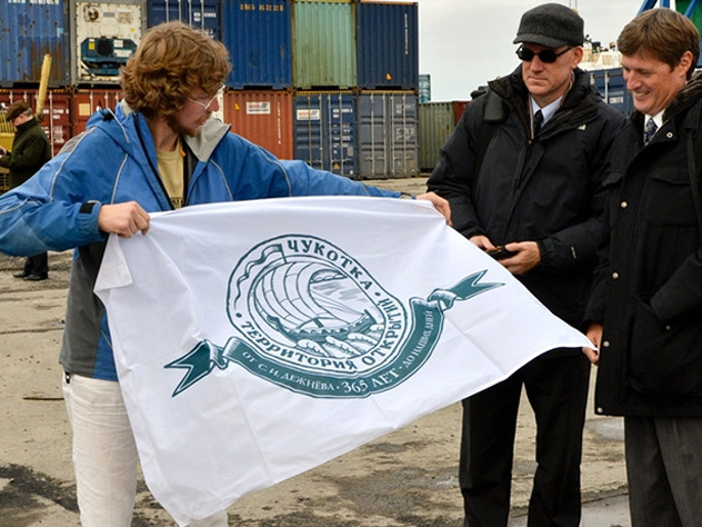 Американец заблудился в море и попал в Россию.