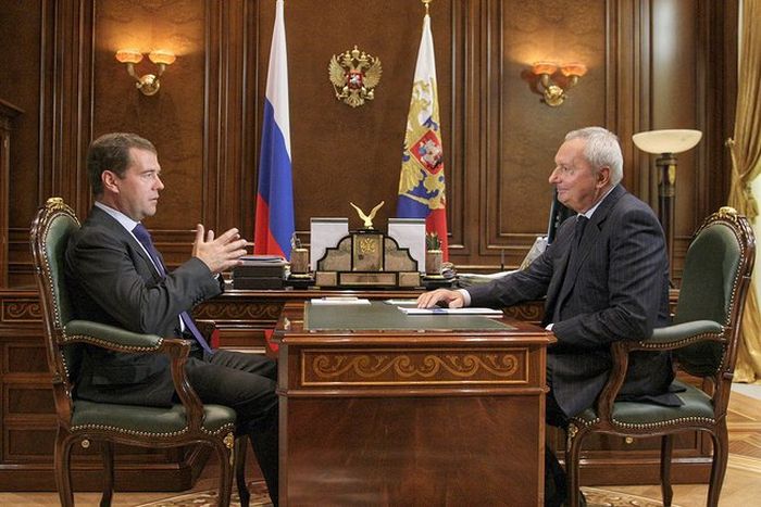 Виталий Игнатенко и глава правительства РФ Дмитрий Медведев
