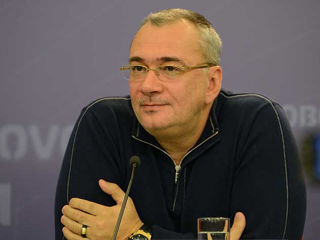 Константин Меладзе решил заняться спортом Меладзе осваивает велосипед