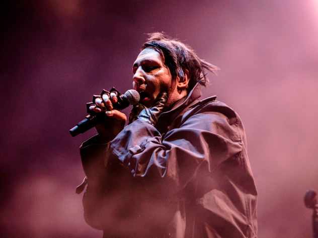 Рок-певец Мэрилин Мэнсон потерял сознание прямо во время концерта