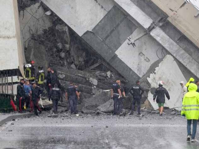 В Генуе обрушился мост