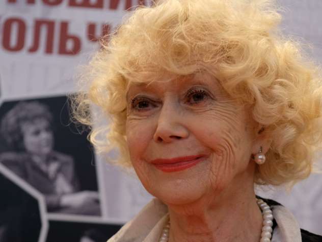 Светлана Немоляева вышла в свет