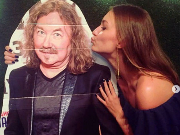 Картонный Игорь Николаев побывал на премьере фильма "Лето"