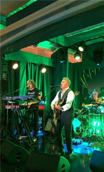 Агутин на свадьбе