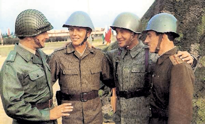 Солдаты ГДР братались с бойцами Советской армии, а с провокаторами не церемонились