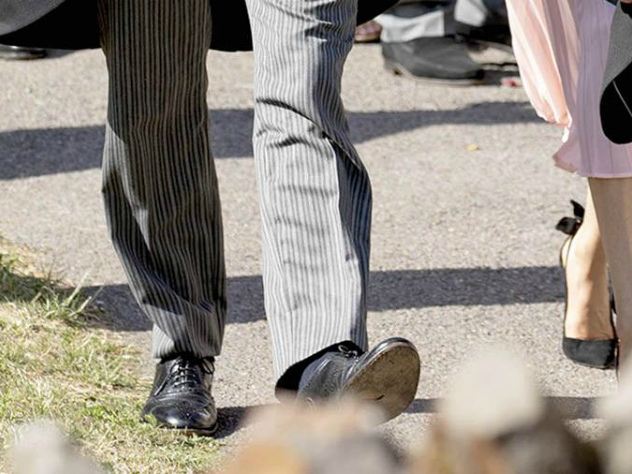 Дырка в ботинке принца Гарри стала предметом обсуждения в Сети